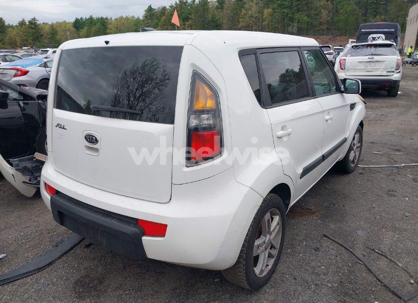 Photo 4 of 2011 Kia Soul + (VIN KNDJT2A21B7708467)