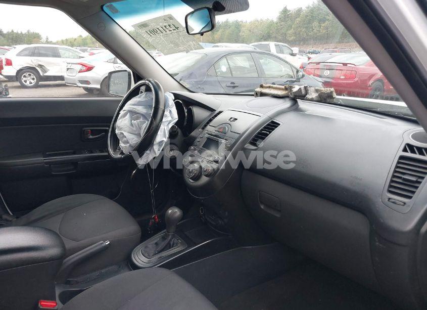 Photo 5 of 2011 Kia Soul + (VIN KNDJT2A21B7708467)