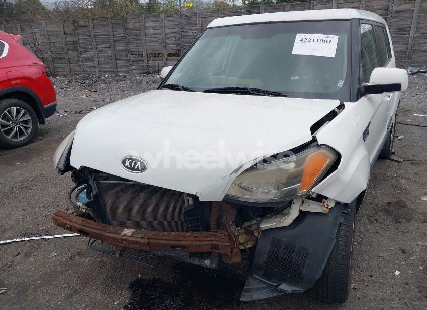 Photo 6 of 2011 Kia Soul + (VIN KNDJT2A21B7708467)