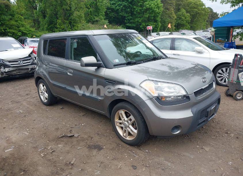 2010 Kia Soul + (VIN KNDJT2A22A7192277) main photo