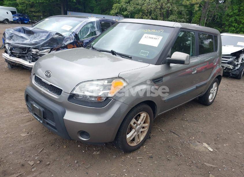 Photo 2 of 2010 Kia Soul + (VIN KNDJT2A22A7192277)