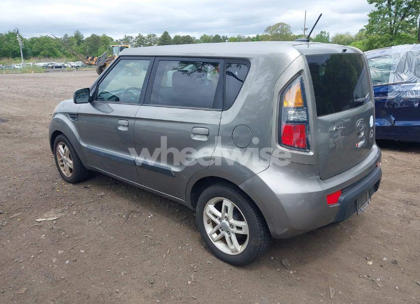 Photo 3 of 2010 Kia Soul + (VIN KNDJT2A22A7192277)