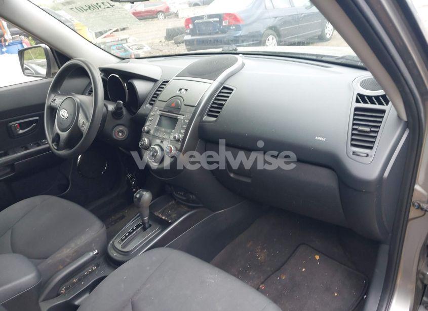 Photo 5 of 2010 Kia Soul + (VIN KNDJT2A22A7192277)