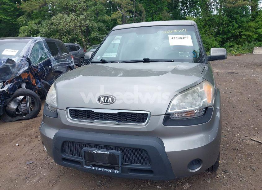 Photo 6 of 2010 Kia Soul + (VIN KNDJT2A22A7192277)