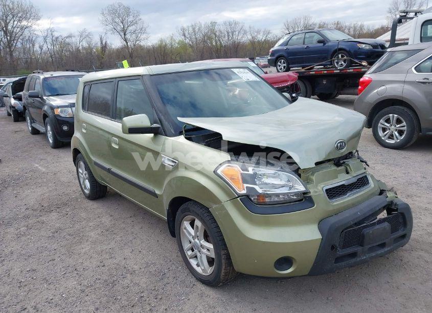 2010 Kia Soul + (VIN KNDJT2A22A7194563) main photo