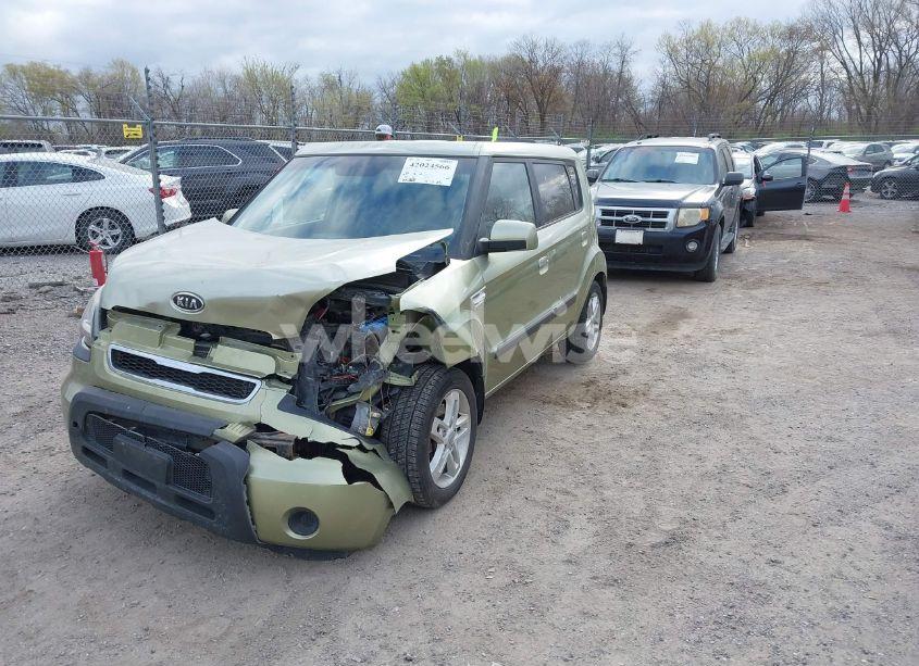 Photo 2 of 2010 Kia Soul + (VIN KNDJT2A22A7194563)