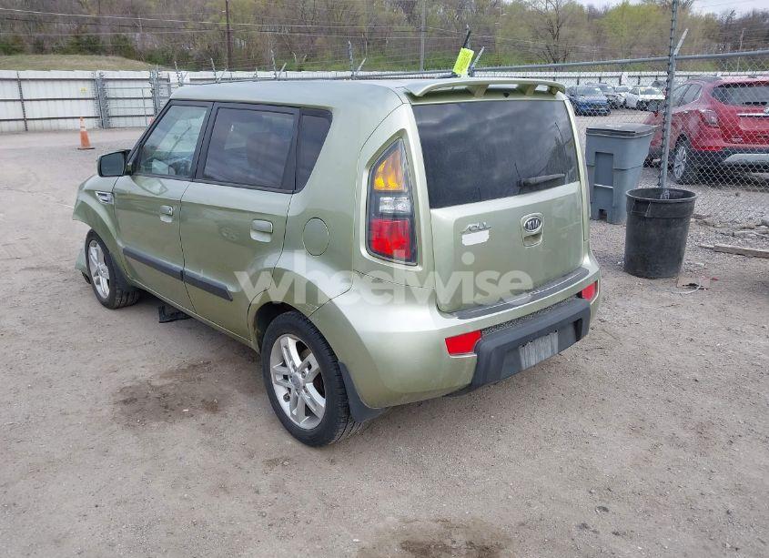Photo 3 of 2010 Kia Soul + (VIN KNDJT2A22A7194563)