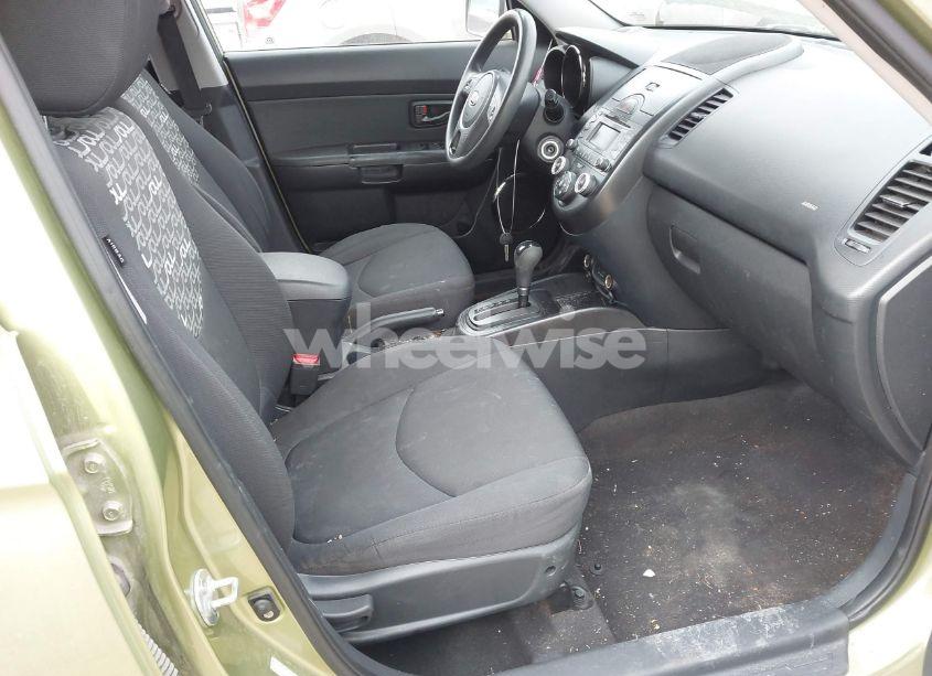 Photo 5 of 2010 Kia Soul + (VIN KNDJT2A22A7194563)