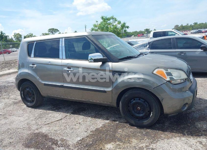 Photo 13 of 2011 Kia Soul + (VIN KNDJT2A22B7306005)