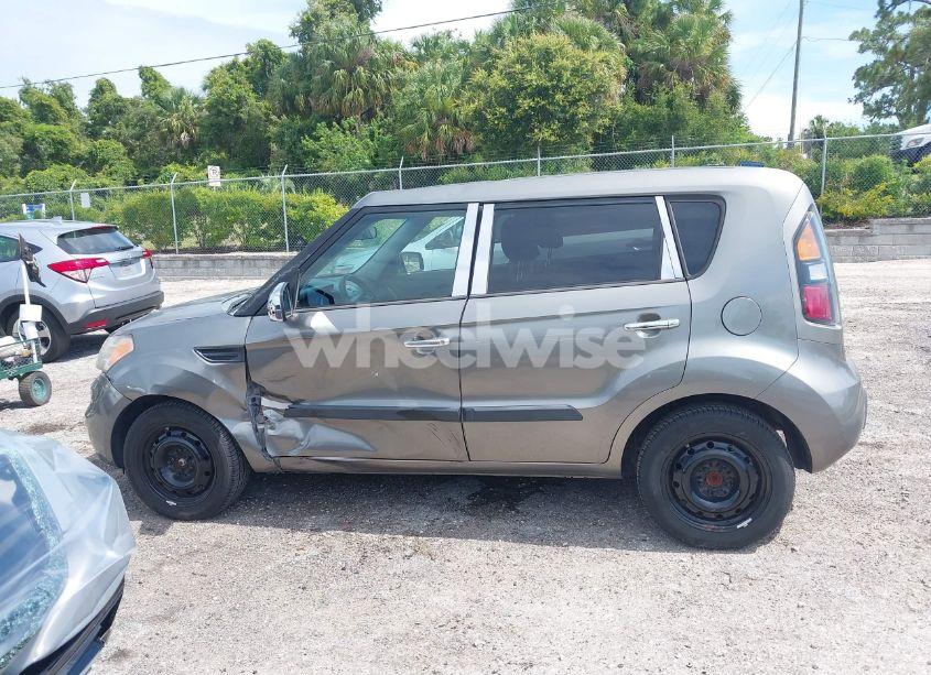 Photo 14 of 2011 Kia Soul + (VIN KNDJT2A22B7306005)