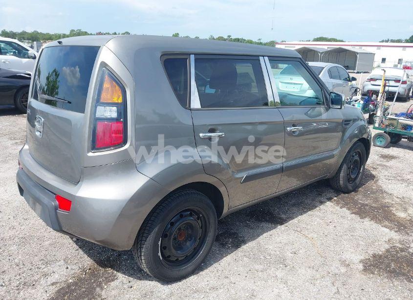 Photo 4 of 2011 Kia Soul + (VIN KNDJT2A22B7306005)