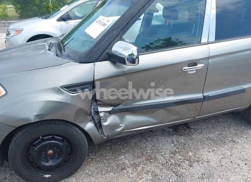 Photo 6 of 2011 Kia Soul + (VIN KNDJT2A22B7306005)