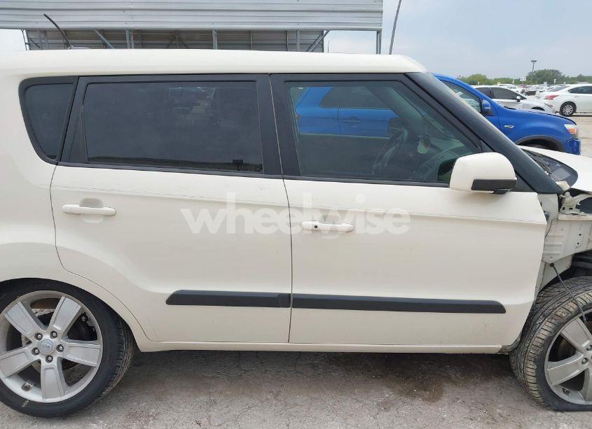 Photo 12 of 2011 Kia Soul ! (VIN KNDJT2A22B7332149)