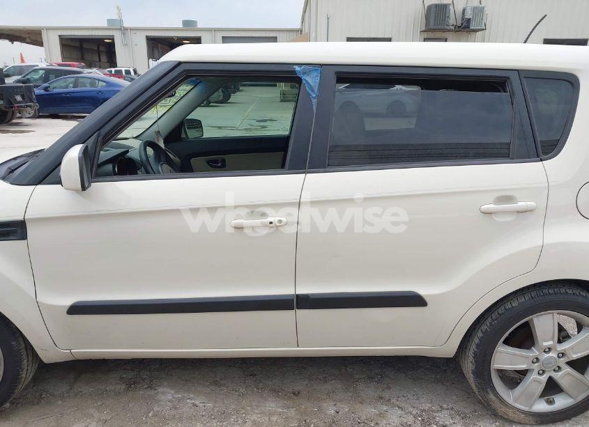 Photo 13 of 2011 Kia Soul ! (VIN KNDJT2A22B7332149)