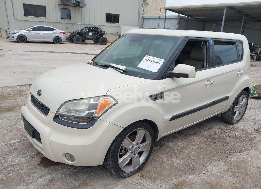 Photo 2 of 2011 Kia Soul ! (VIN KNDJT2A22B7332149)