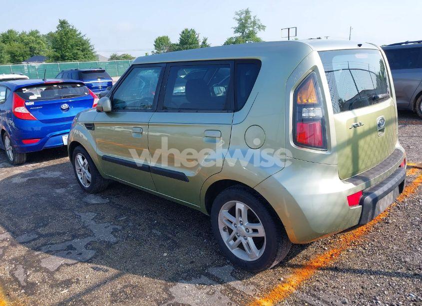 Photo 3 of 2010 Kia Soul + (VIN KNDJT2A23A7082421)