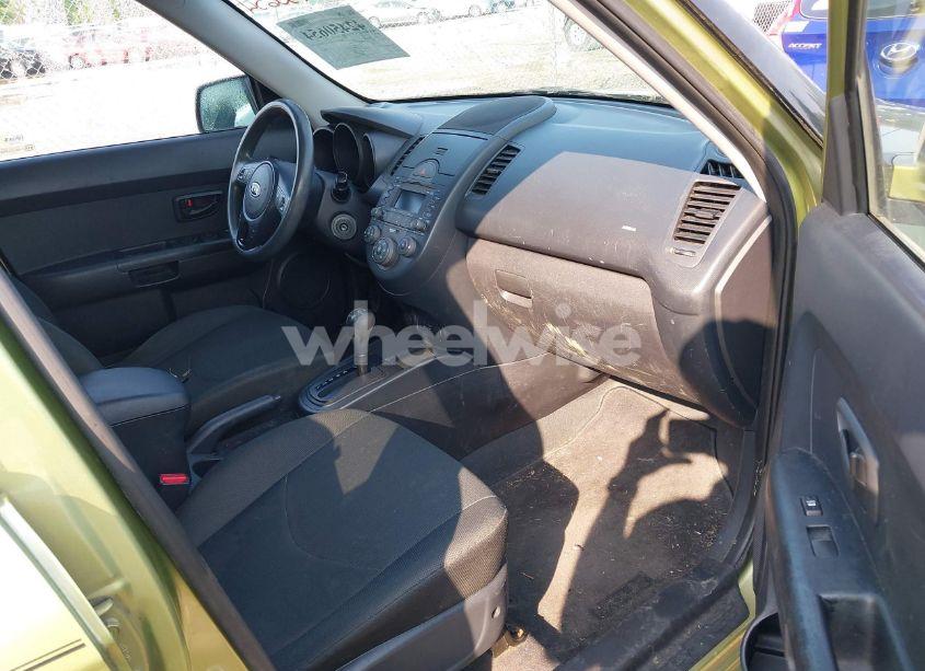 Photo 5 of 2010 Kia Soul + (VIN KNDJT2A23A7082421)