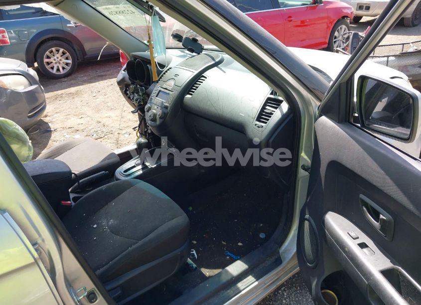 Photo 5 of 2010 Kia Soul + (VIN KNDJT2A23A7082662)