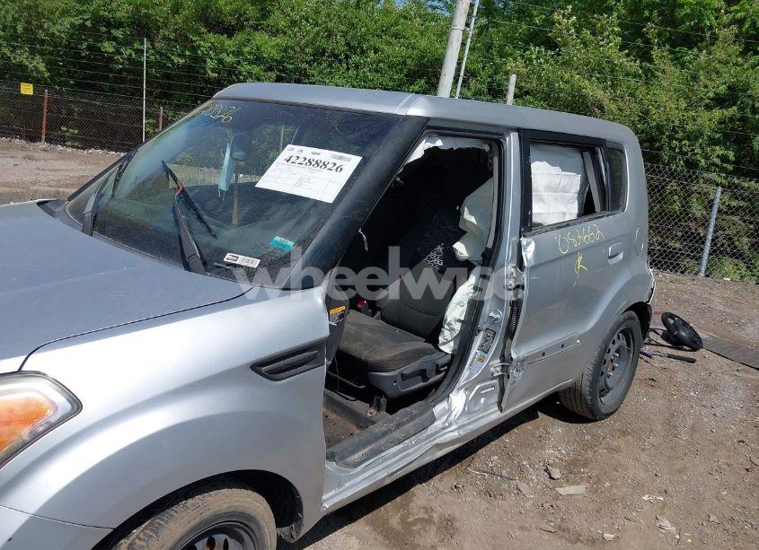 Photo 6 of 2010 Kia Soul + (VIN KNDJT2A23A7082662)