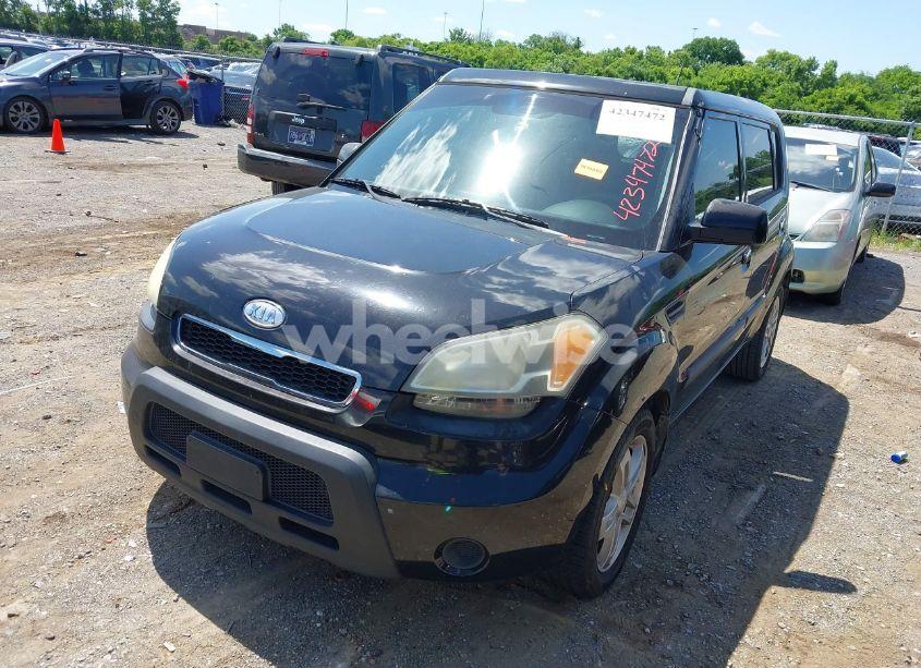 Photo 2 of 2010 Kia Soul + (VIN KNDJT2A23A7084198)