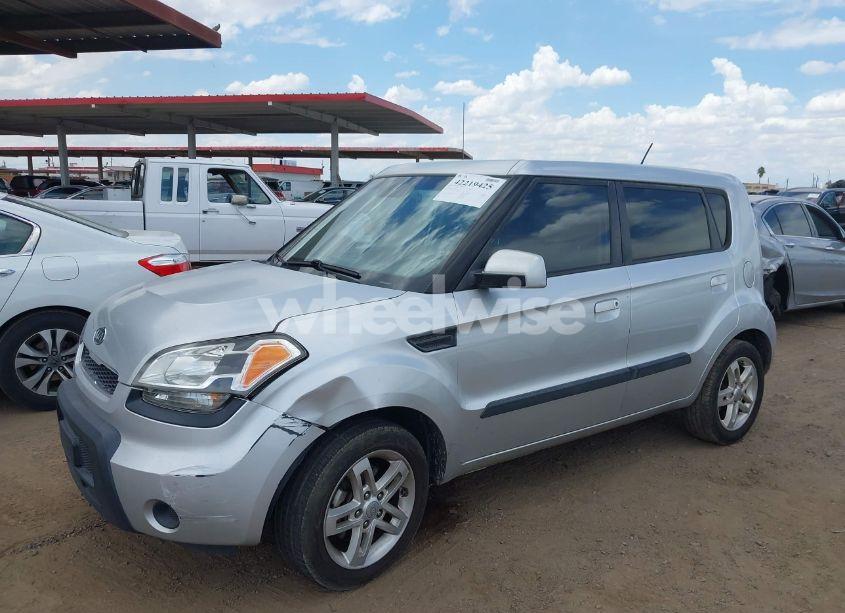 Photo 2 of 2010 Kia Soul + (VIN KNDJT2A23A7166710)