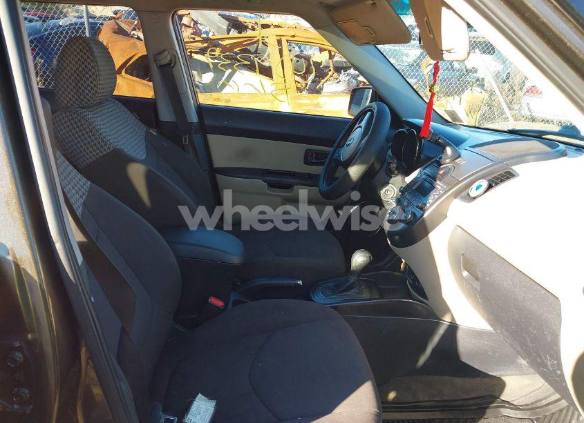 Photo 5 of 2011 Kia Soul ! (VIN KNDJT2A23B7214689)