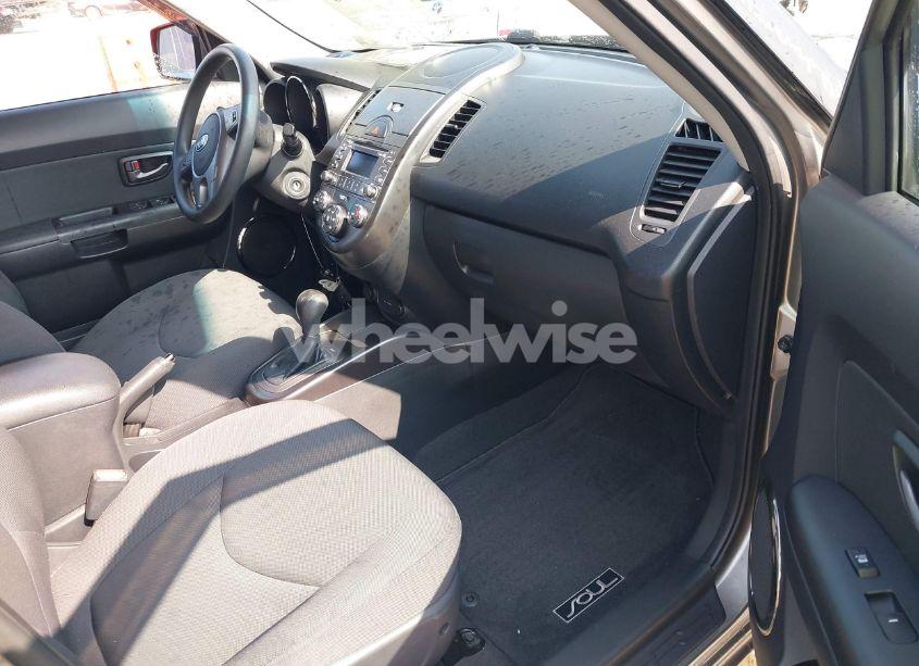 Photo 5 of 2011 Kia Soul + (VIN KNDJT2A23B7279378)