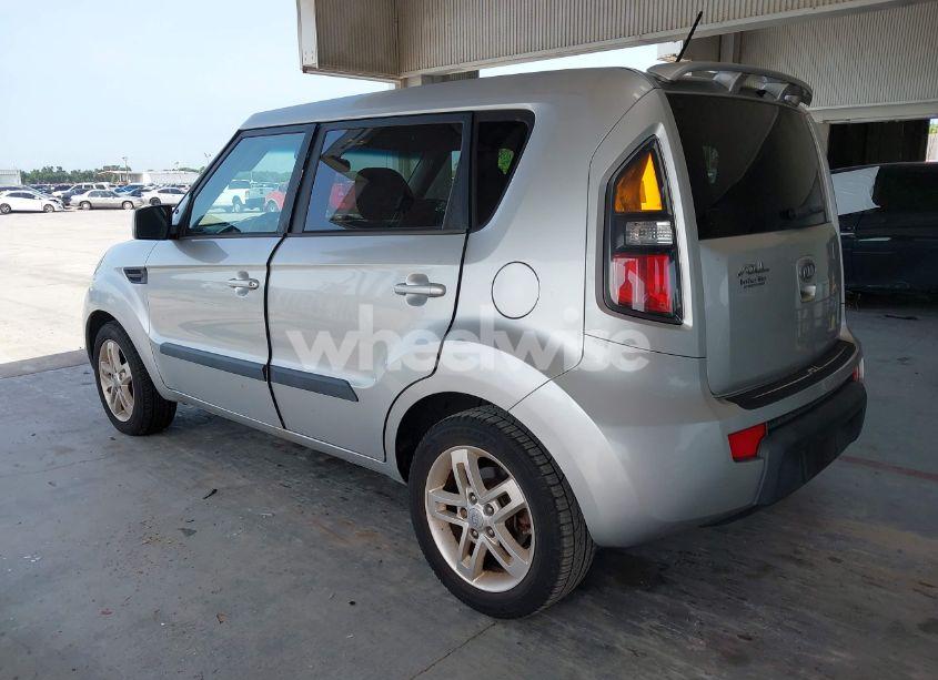 Photo 3 of 2011 Kia Soul + (VIN KNDJT2A23B7294608)