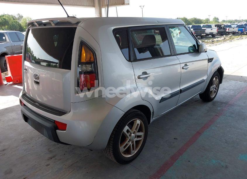 Photo 4 of 2011 Kia Soul + (VIN KNDJT2A23B7294608)