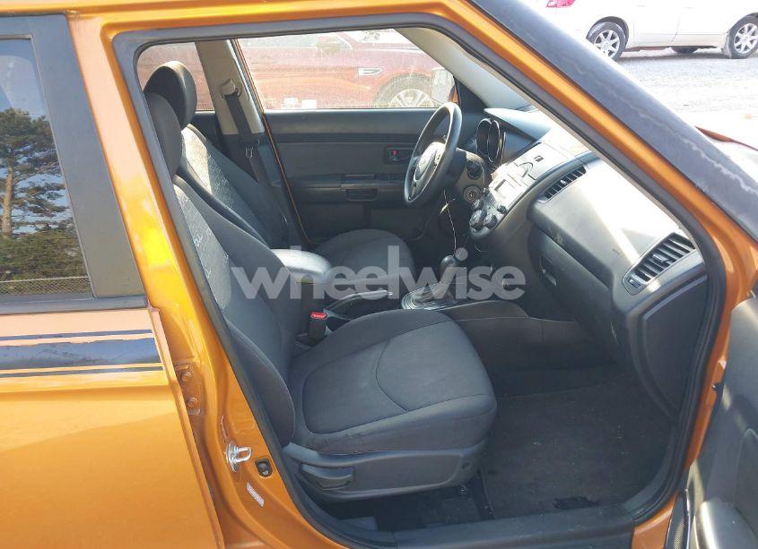 Photo 5 of 2011 Kia Soul + (VIN KNDJT2A23B7313755)