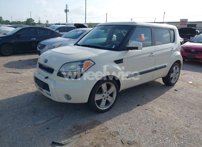 Photo 2 of 2011 Kia Soul ! (VIN KNDJT2A23B7730146)