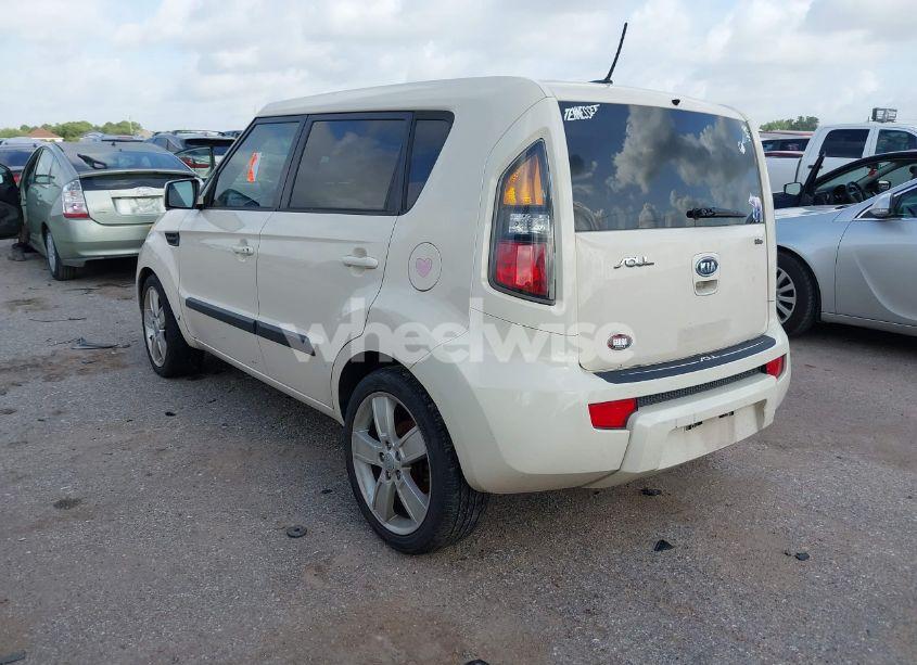 Photo 3 of 2011 Kia Soul ! (VIN KNDJT2A23B7730146)