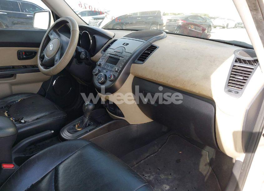 Photo 5 of 2011 Kia Soul ! (VIN KNDJT2A23B7730146)