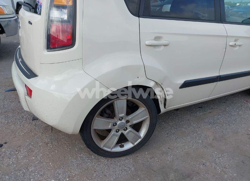 Photo 6 of 2011 Kia Soul ! (VIN KNDJT2A23B7730146)