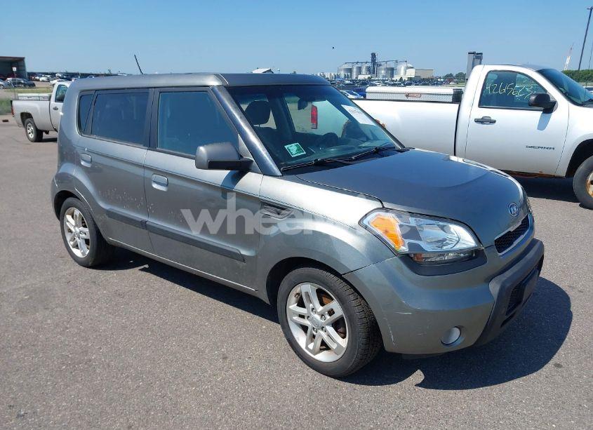 2010 Kia Soul + (VIN KNDJT2A24A7124014) main photo