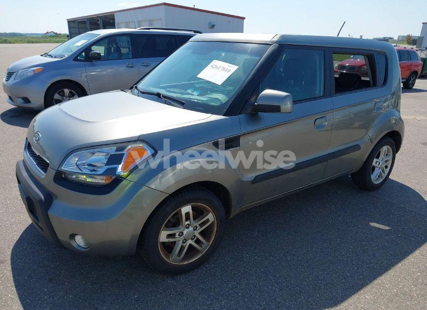 Photo 2 of 2010 Kia Soul + (VIN KNDJT2A24A7124014)