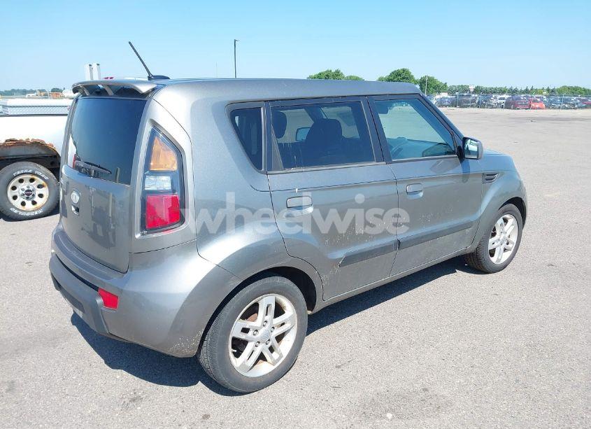 Photo 4 of 2010 Kia Soul + (VIN KNDJT2A24A7124014)