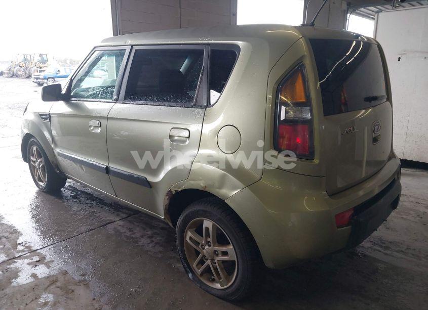 Photo 3 of 2010 Kia Soul + (VIN KNDJT2A24A7161533)