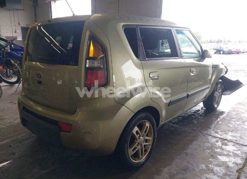 Photo 4 of 2010 Kia Soul + (VIN KNDJT2A24A7161533)