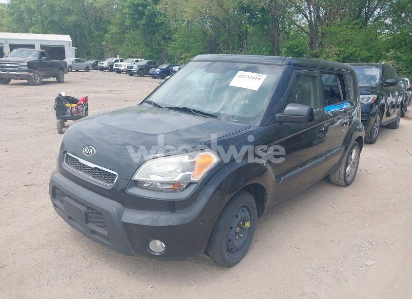 Photo 2 of 2010 Kia Soul + (VIN KNDJT2A24A7190109)