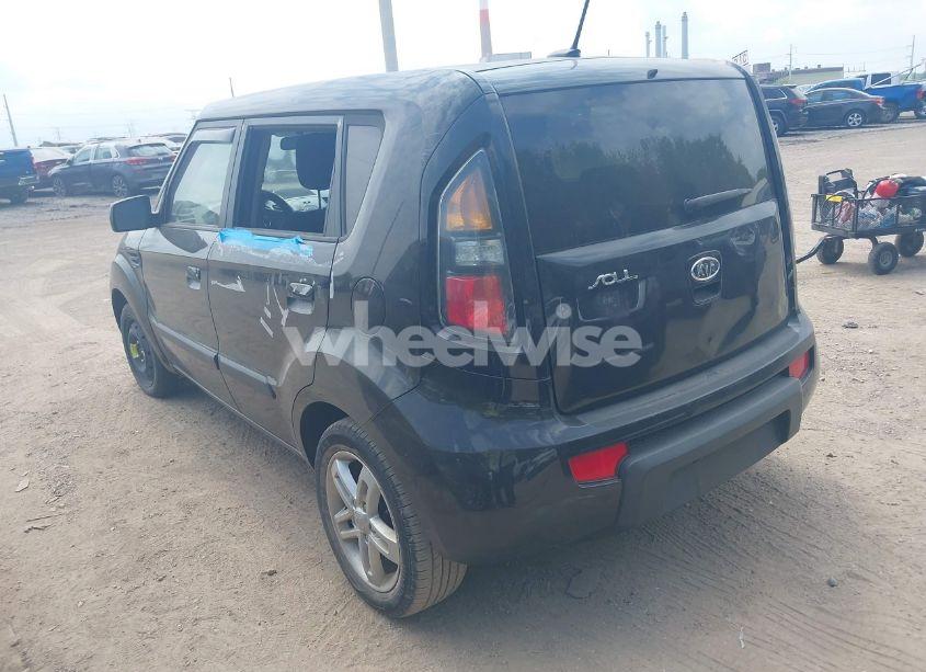 Photo 3 of 2010 Kia Soul + (VIN KNDJT2A24A7190109)
