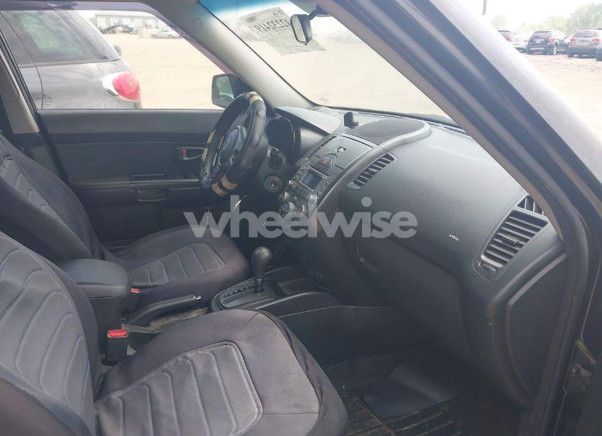 Photo 5 of 2010 Kia Soul + (VIN KNDJT2A24A7190109)