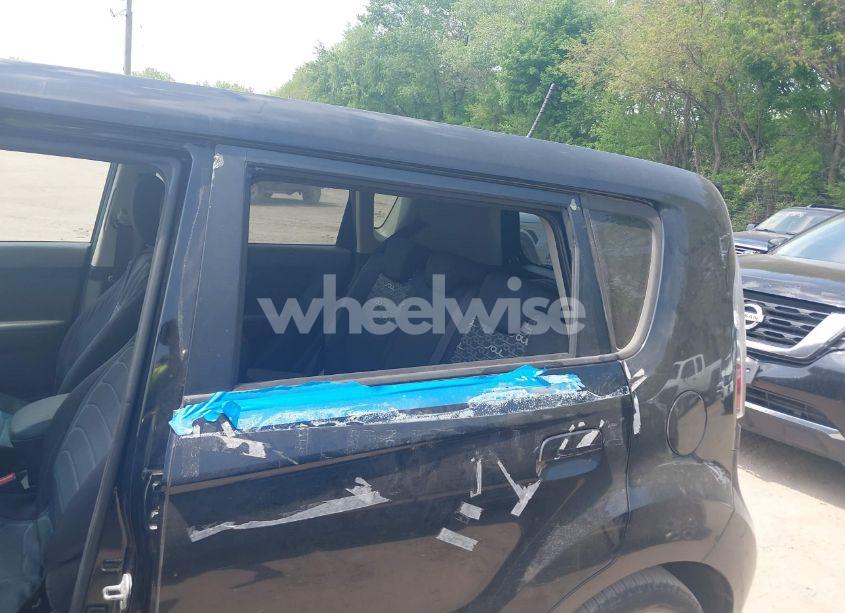 Photo 6 of 2010 Kia Soul + (VIN KNDJT2A24A7190109)