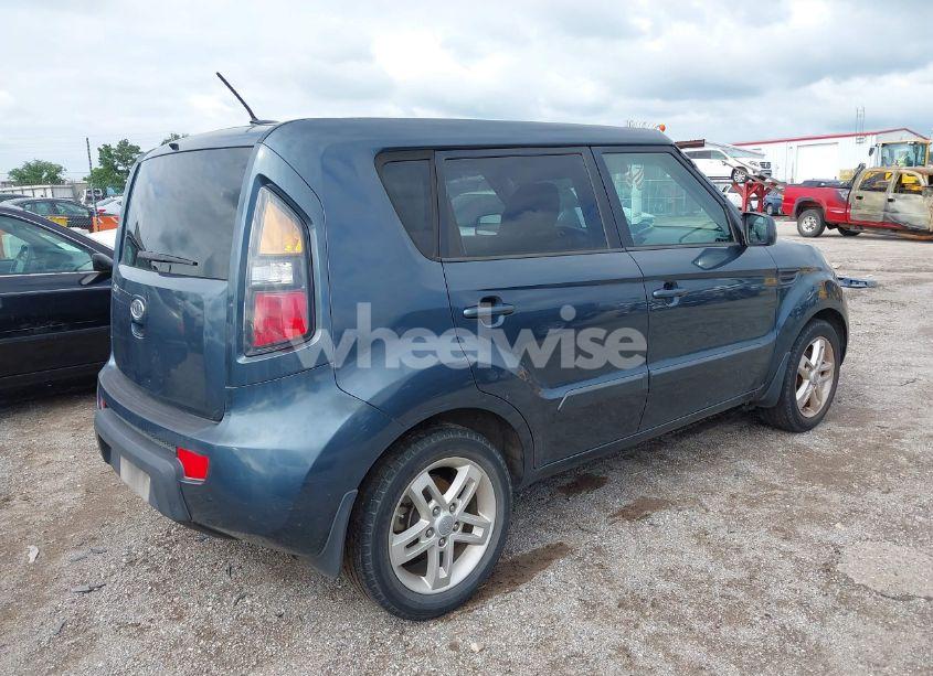 Photo 4 of 2011 Kia Soul + (VIN KNDJT2A24B7331729)