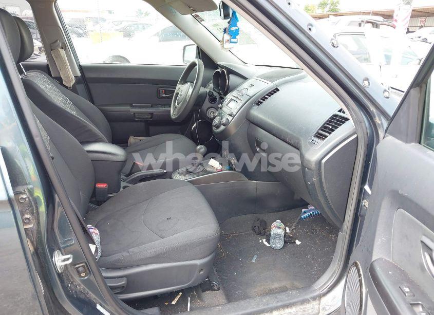 Photo 5 of 2011 Kia Soul + (VIN KNDJT2A24B7331729)