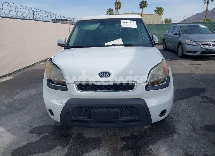 Photo 6 of 2011 Kia Soul + (VIN KNDJT2A24B7709287)