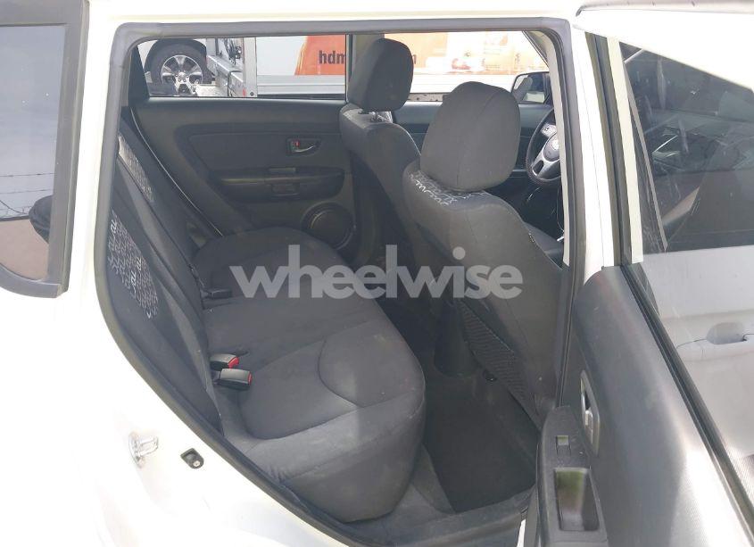 Photo 8 of 2011 Kia Soul + (VIN KNDJT2A24B7709287)