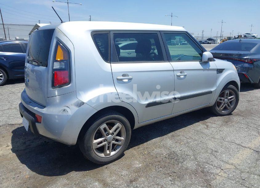 Photo 4 of 2011 Kia Soul + (VIN KNDJT2A24B7726316)