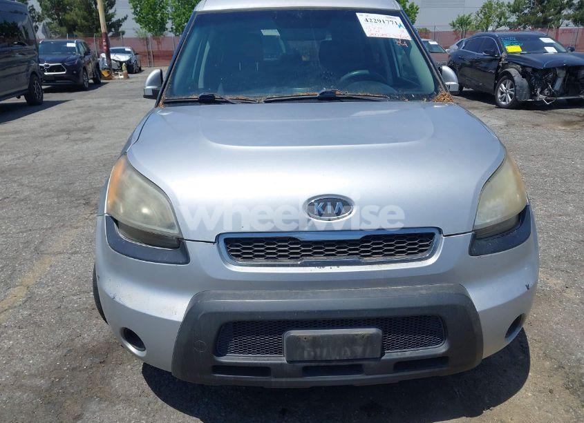 Photo 6 of 2011 Kia Soul + (VIN KNDJT2A24B7726316)