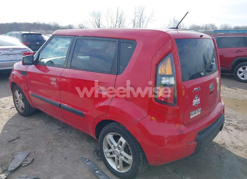 Photo 3 of 2010 Kia Soul + (VIN KNDJT2A25A7044110)